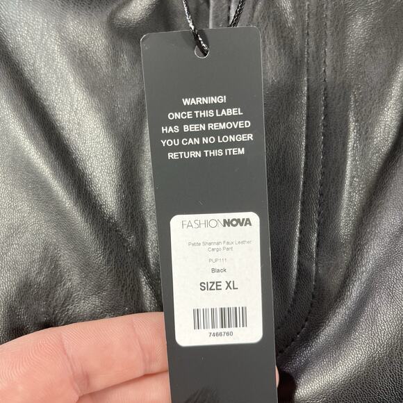 FASHION NOVA PETITE SHANNAH FAUX LEATHER CARGO PANTS WOMENS XL BLACK FITS 28x30 - Picture 2 of 12